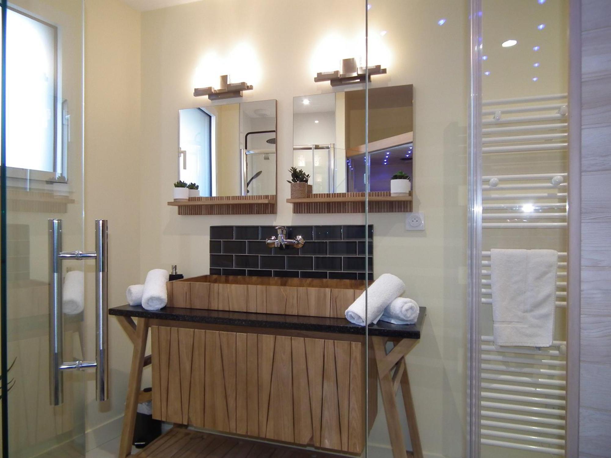 Les Maisons De Louise Pirou Room photo