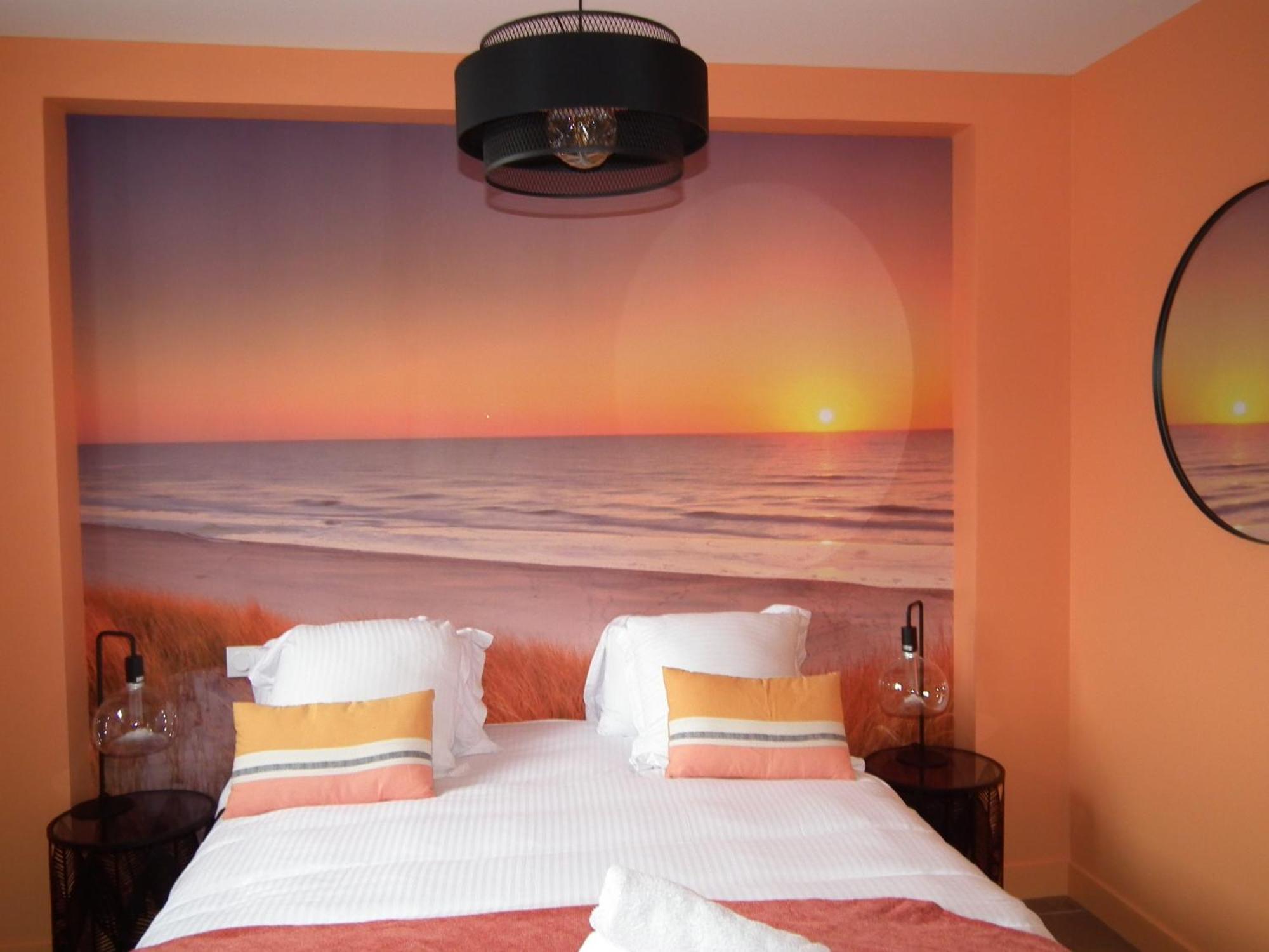 Les Maisons De Louise Pirou Room photo